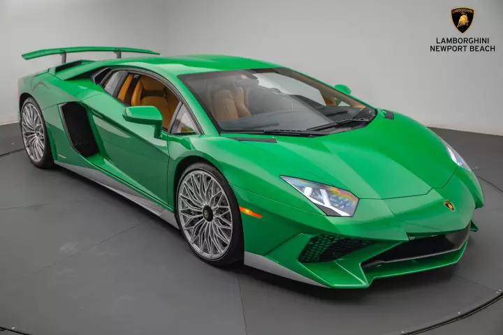 Lamborghini Aventador SuperVeloce (LP750-4) painted in Verde Metallic