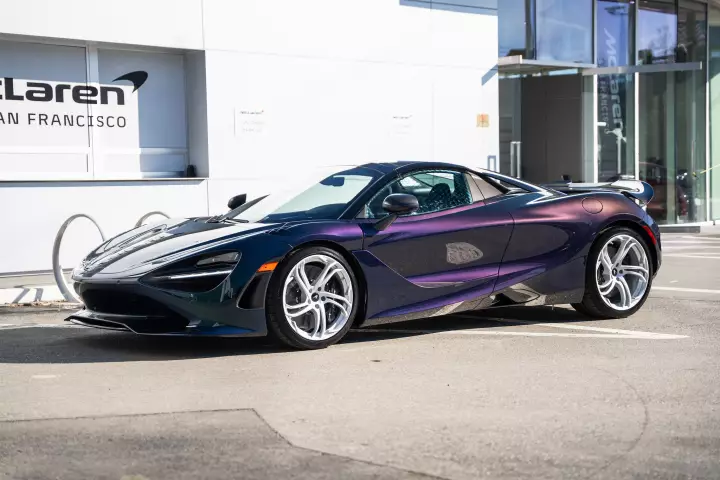 McLaren 750S Spider painted in Dragon Green