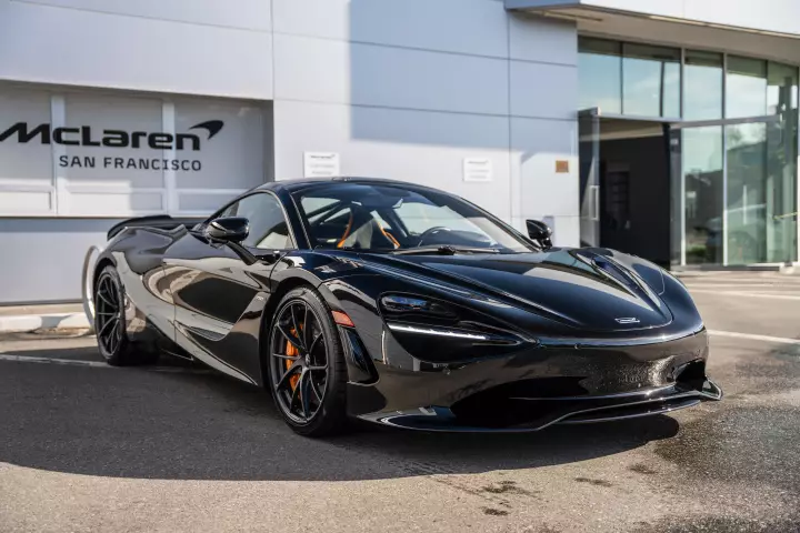 McLaren 750S painted in Cosmos