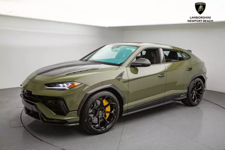 Lamborghini Urus Performante painted in Verde Turbine Lucido