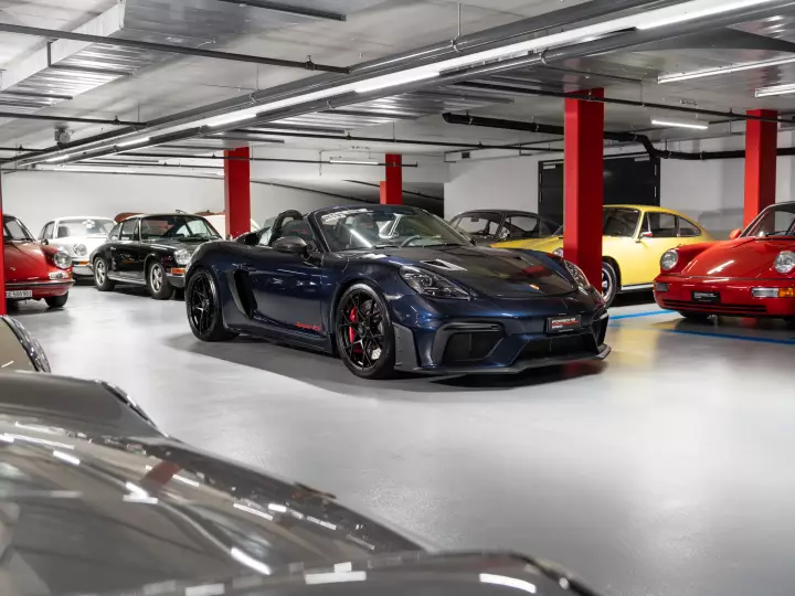 Porsche 718 Spyder RS (982) painted in Dark Sapphire Metallic