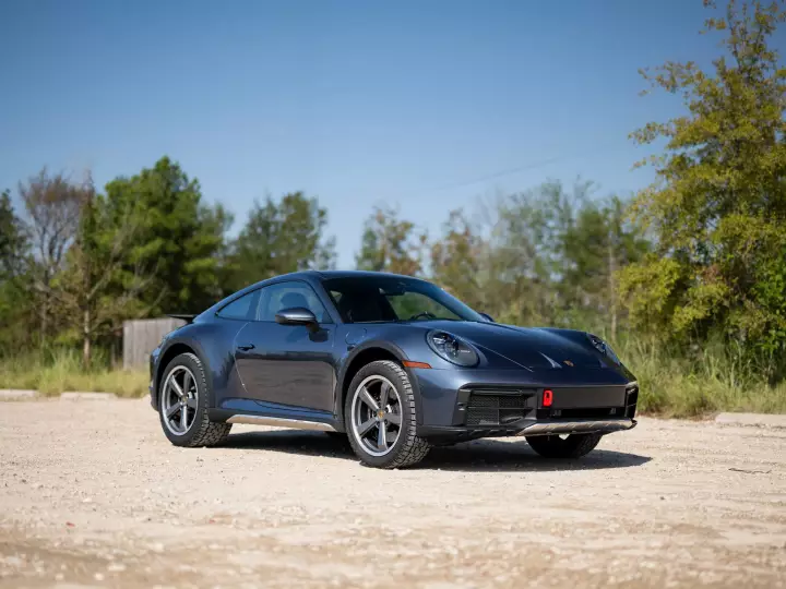 Porsche 911 Dakar (992) painted in Yachting Blue Metallic