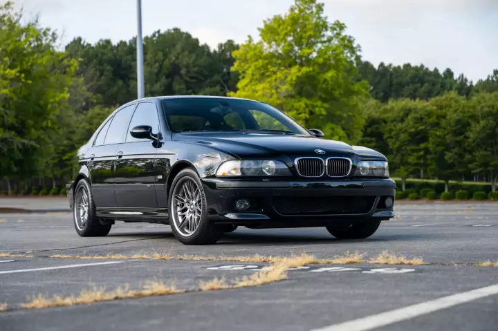 BMW M5 (E39) painted in Jet Black