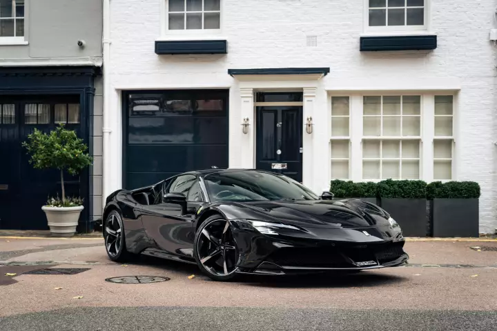 Ferrari SF90 Stradale painted in Nero Daytona