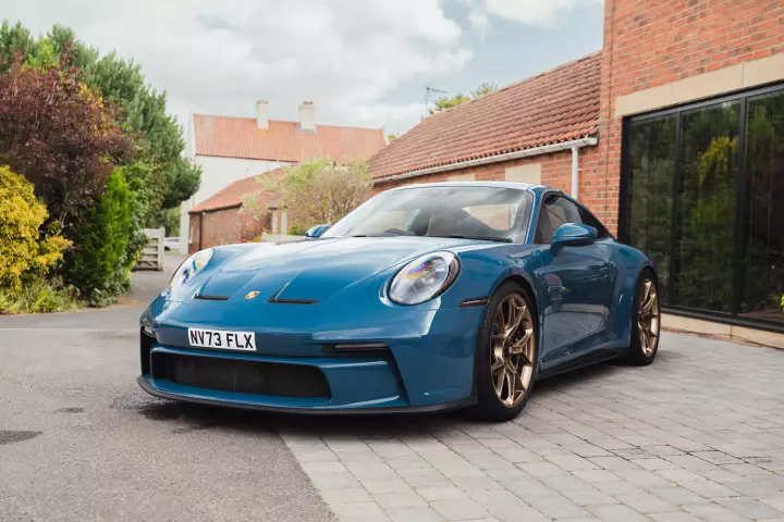 Porsche 911 GT3 Touring (992.1) painted in Oslo Blue