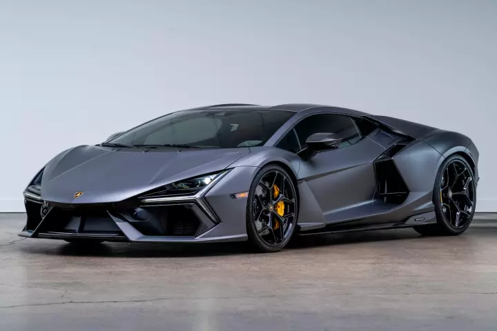 Lamborghini Revuelto painted in Grigio Keres Matt