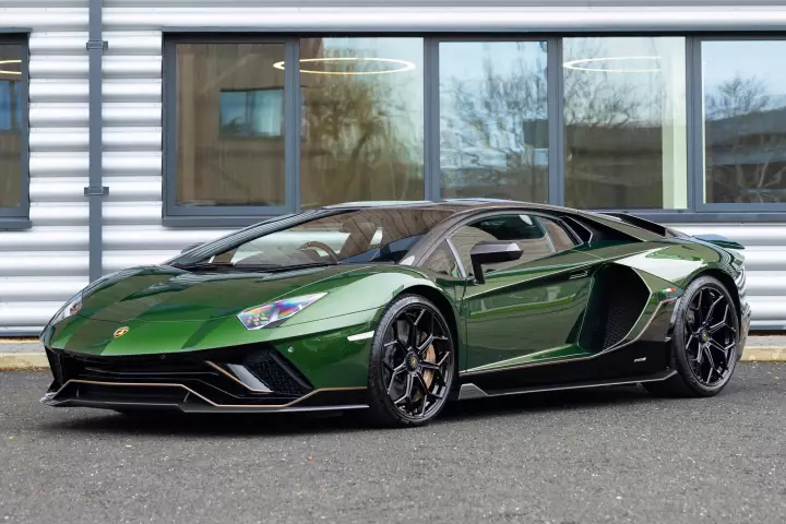 Lamborghini Aventador Ultimae (LP780-4) painted in Verde Ermes