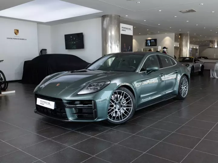 Porsche Panamera (972) painted in Malachite Green Metallic