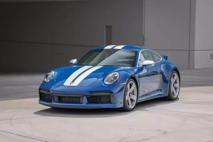 Porsche 911 Sport Classic (992) painted in Manaus Blue