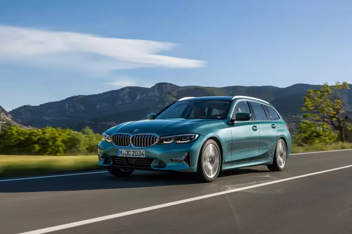 BMW 3 Series Touring (G21) painted in Blue Ridge Mountain