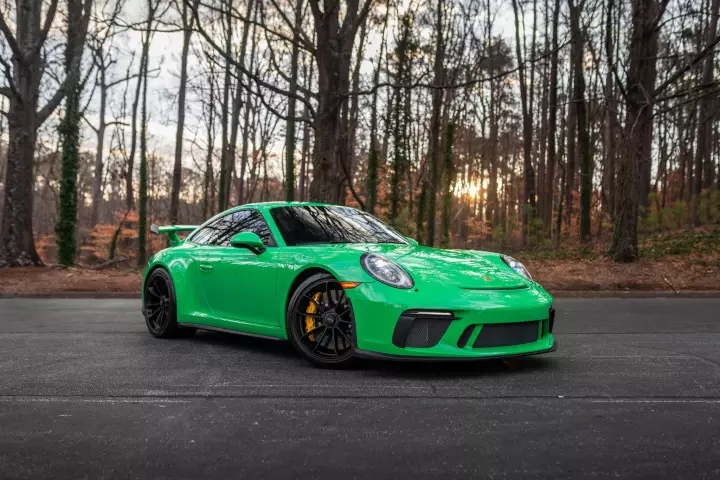 Porsche 911 GT3 (991.2) painted in Signal Green