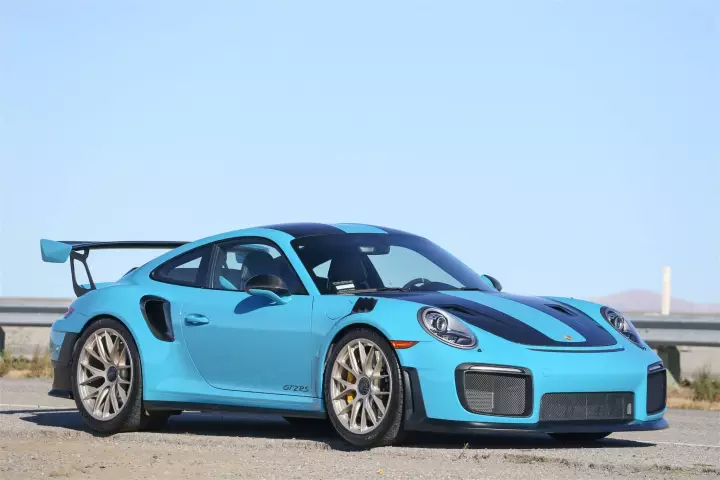 Porsche 911 GT2 RS (991) painted in Miami Blue