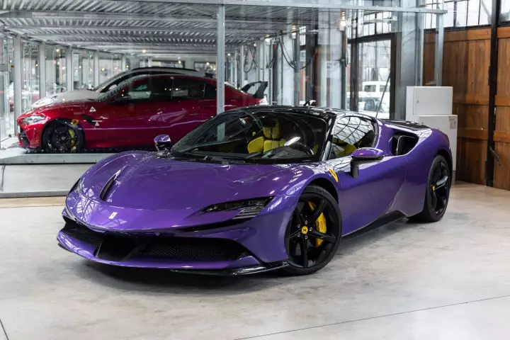 Ferrari SF90 Stradale painted in Violetto Dino