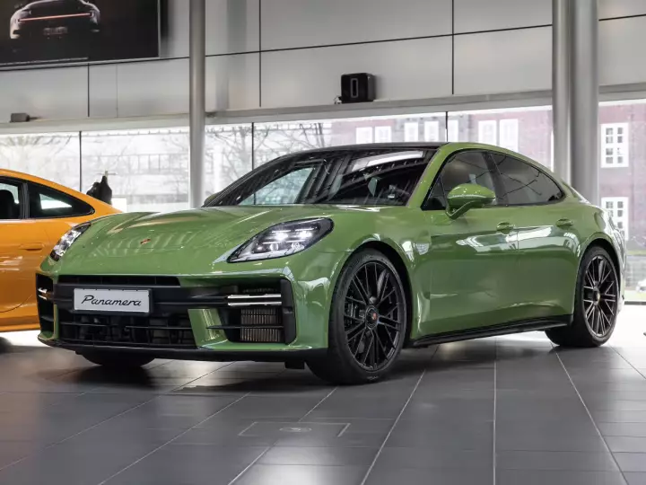 Porsche Panamera (972) painted in Olive Green
