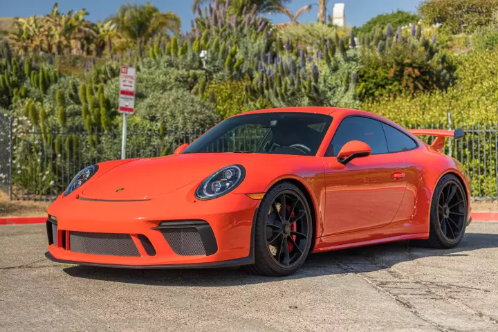 Porsche 911 GT3 (991.2) painted in Lava Orange