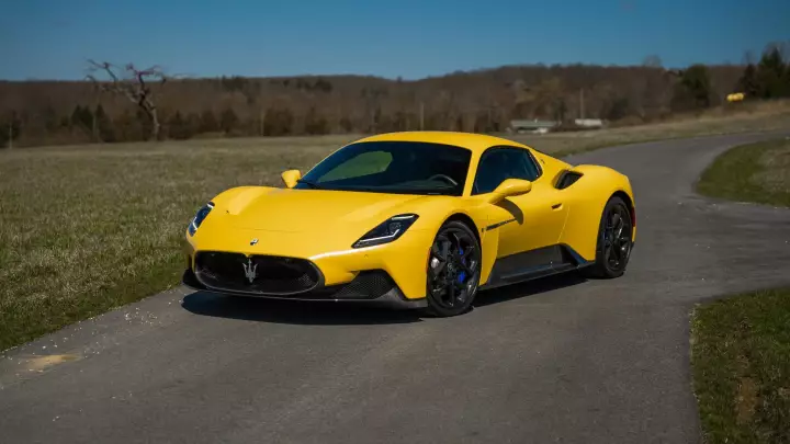 Maserati MC20 painted in Giallo Genio
