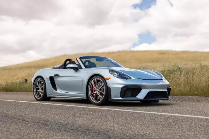 Porsche 718 Spyder (982) painted in Azzurro Thetys