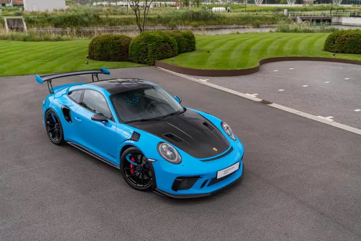 Porsche 911 GT3 RS (991.2) painted in Riviera Blue