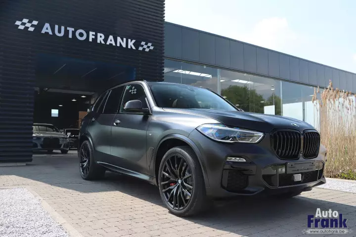 BMW X5 (G05) painted in Frozen Black