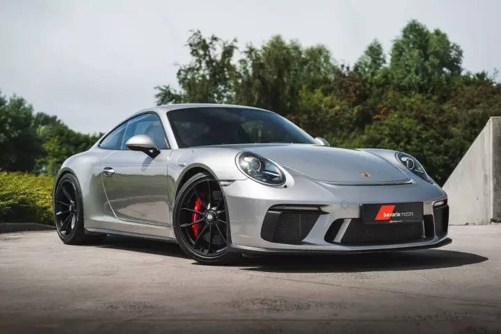 Porsche 911 GT3 Touring (991.2) painted in GT Silver Metallic