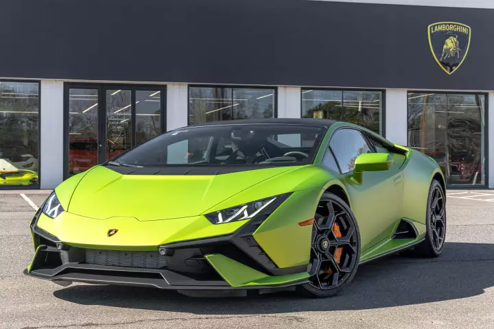 Lamborghini Huracán Tecnica (LP640-2) painted in Verde Citrea Matt