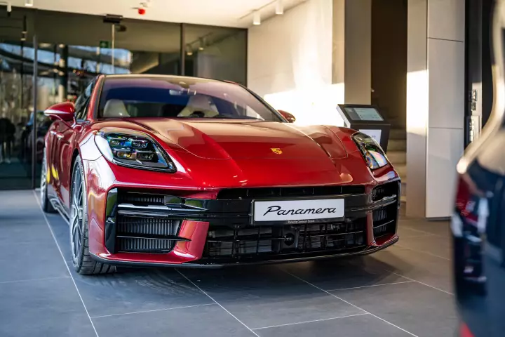 Porsche Panamera (972) painted in Arena Red