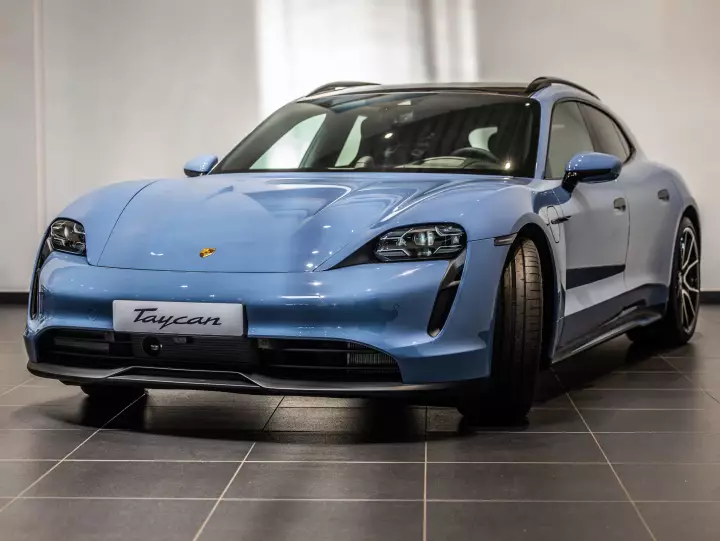 Porsche Taycan Sport Turismo painted in Etna Blue