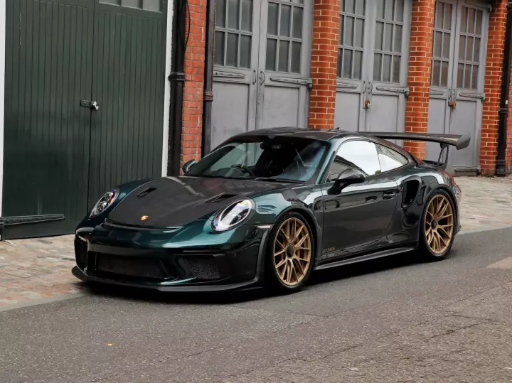 Porsche 911 GT3 RS (991.2) painted in Jet Green Metallic