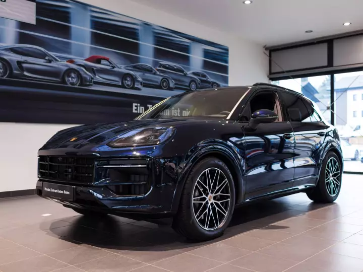 Porsche Cayenne (E3) painted in Dark Night Blue Metallic