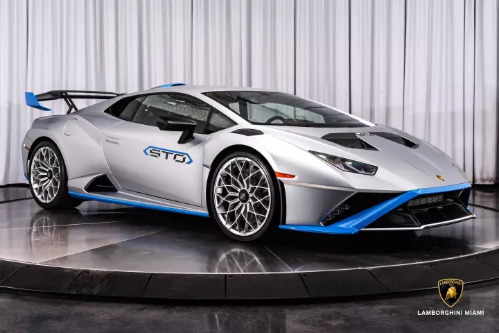 Lamborghini Huracán STO (LP640-2) painted in Grigio Artis and Blu Nila