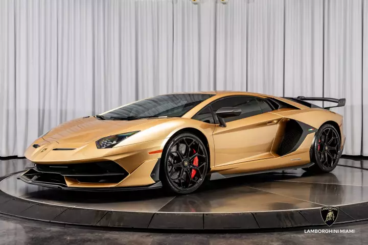Lamborghini Aventador SuperVeloce (LP750-4) painted in Oro Mafdet