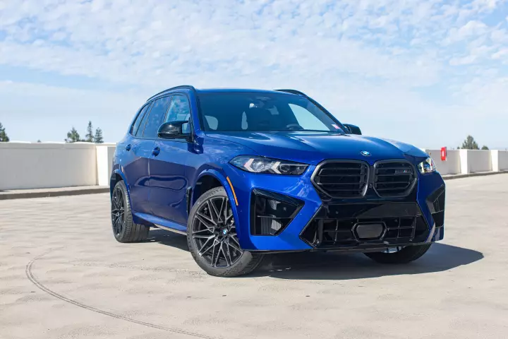 BMW X5 M (G05 LCI) painted in Marina Bay Blue