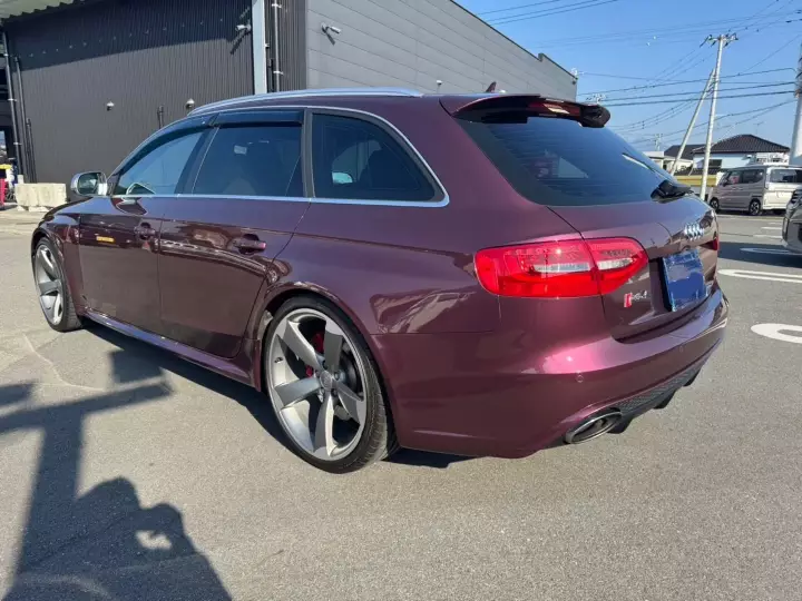 Audi RS4 Avant (B8) painted in Cassis