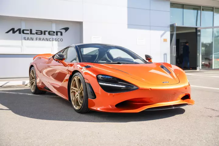 McLaren 750S Spider painted in Azores