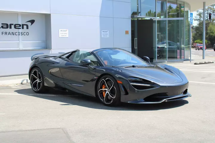 McLaren 750S Spider painted in Plateaux Grey