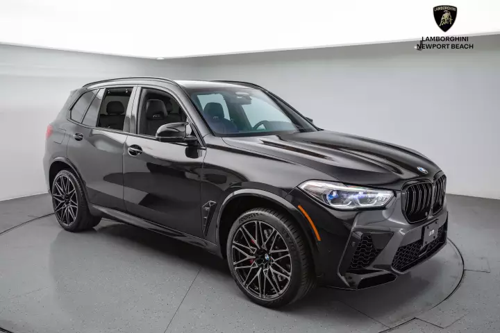 BMW X5 M (G05 LCI) painted in Sapphire Black