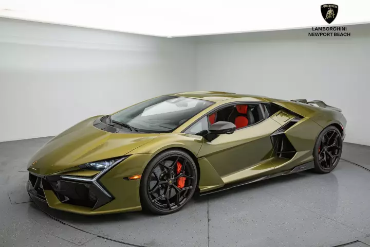 Lamborghini Revuelto painted in Verde Gea Lucido