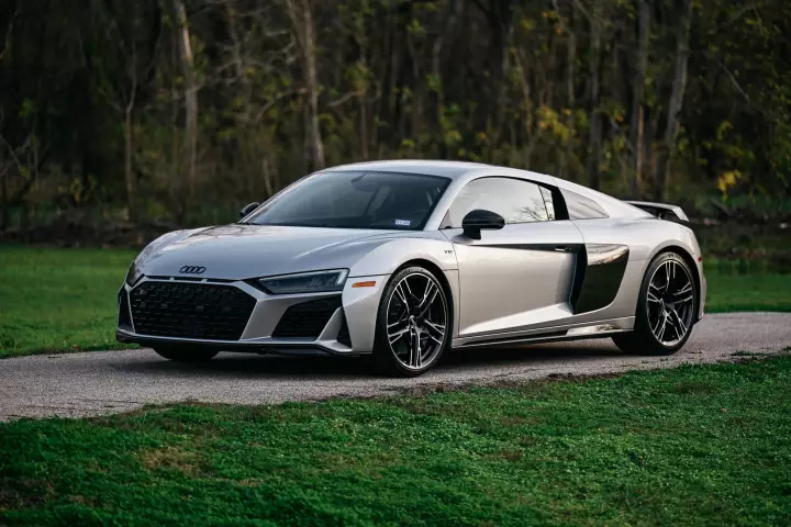 Audi R8 (4S) painted in Florett Silver
