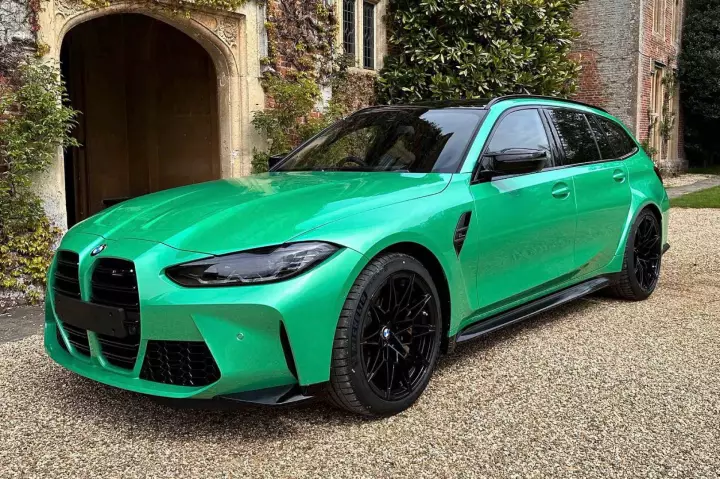 BMW M3 Touring (G81) painted in Fame Green II