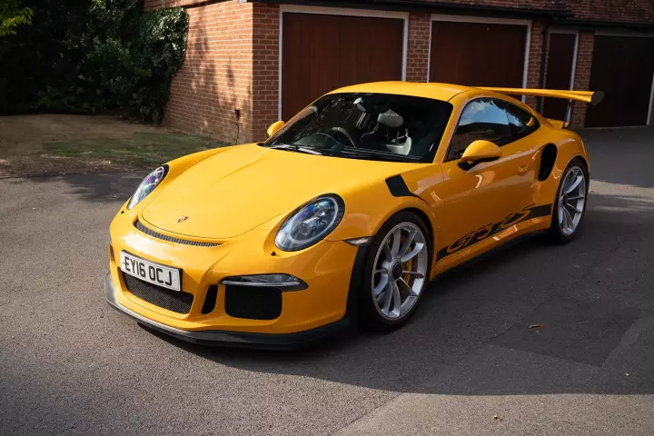 Porsche 911 GT3 RS (991.1) painted in Signal Yellow