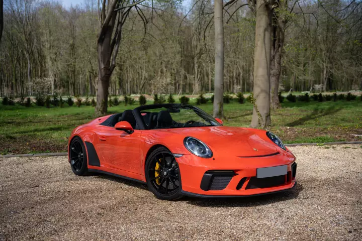 Porsche 911 Speedster (991) painted in Lava Orange