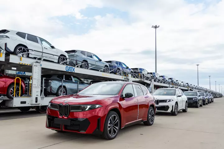 BMW iX3 (NA5) painted in Fire Red