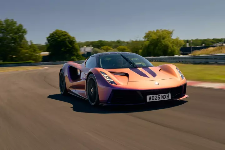 Lotus Evija painted in Violacious