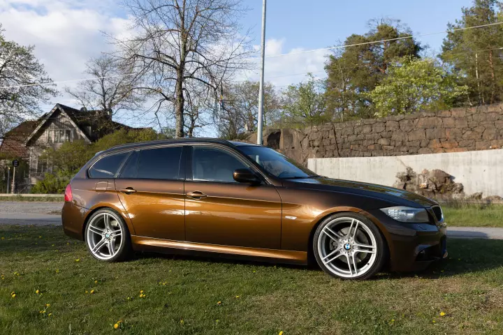 BMW 3 Series Touring (E91) painted in Marrakech Brown