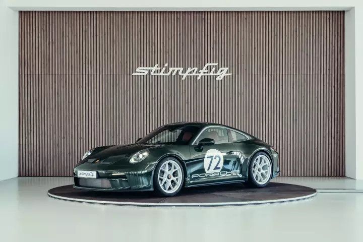 Porsche 911 S/T (992) painted in Underberg Green