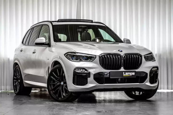 BMW X5 (G05) painted in Mineral White