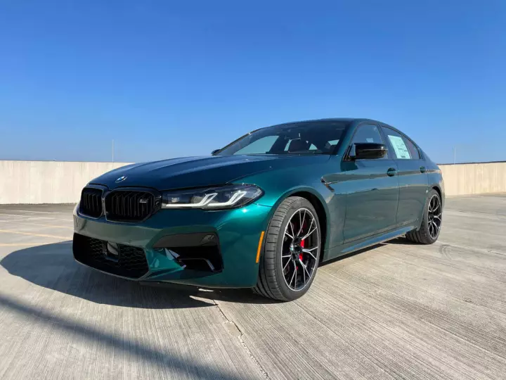 BMW M5 (F90) painted in Boston Green