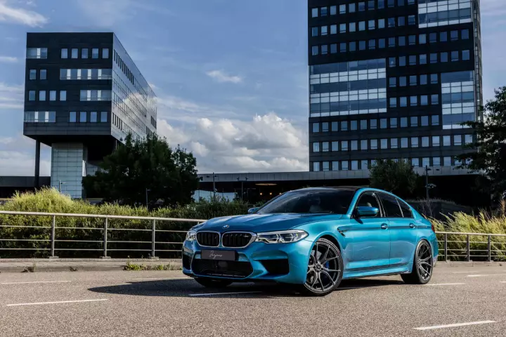 BMW M5 (F90) painted in Snapper Rocks Blue