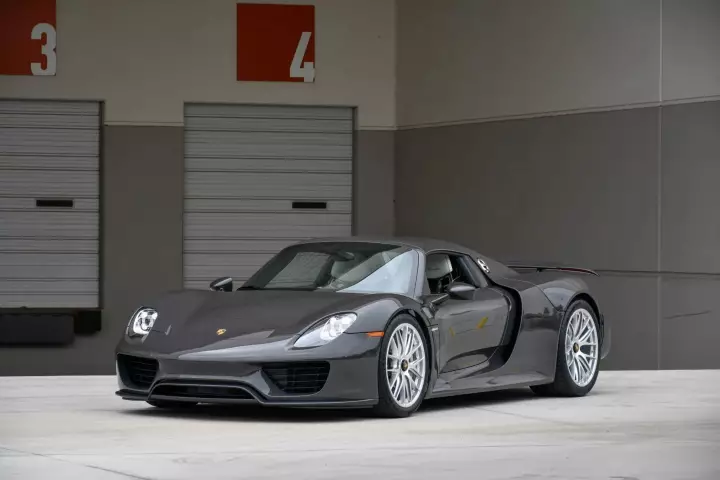 Porsche 918 Spyder painted in Grey Black