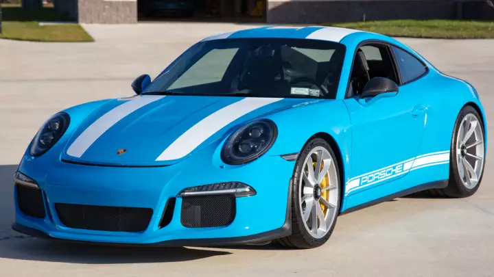 Porsche 911 R (991) painted in Mexico Blue